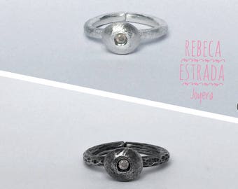 Black or white ring