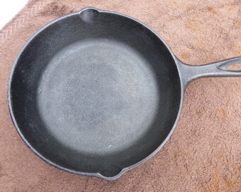 Lodge Cast Iron fry pan model 5SK 8"