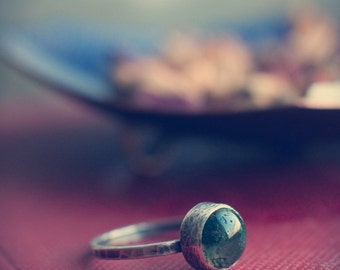 Moss agate stacking ring, simple moss agate ring, sterling silver stackable ring, hammered and oxidised 925 silver.