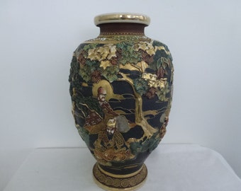 Large Japanese Moriage Vase