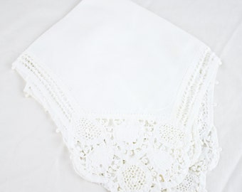 Vintage Antique White Lace Linen Décor