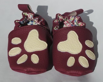 "Paws" baby booties size 18/19