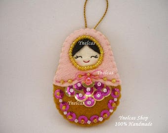 Matryoshka Felt Christmas Ornament - Babushka Russian Doll Christmas Tree Decoration - Felt Handmade