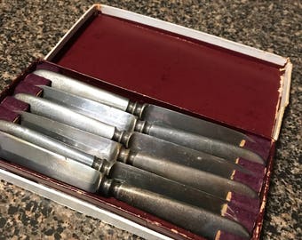6 Vintage Wilcox Silverplate Co. Spreader Knives in Original Box