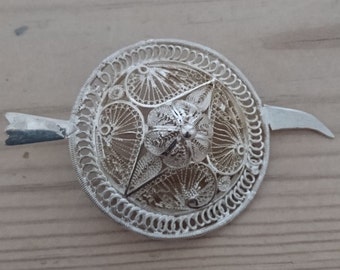 Large vintage filigree silver brooch