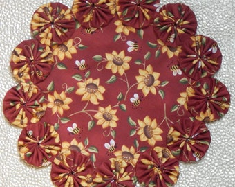 Sunflower and Bumblebee 8.5" Yo Yo Doily