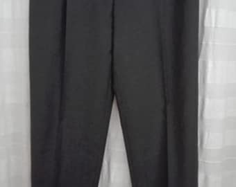 Black chic pleated pants