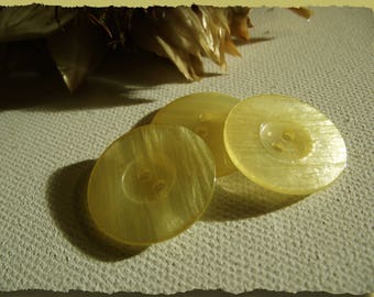 3 buttons yellow translucent 23 mm * 2 holes * Bowl Central 2.3 in button 0.9 cm