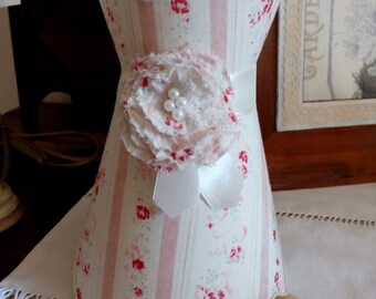 Collar, empire shaped Lampshade
