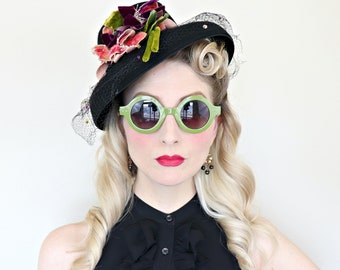 Vintage 1940s Hat / Tilt hat / Flower pot hat / Velvet flowers / Black felt / 40s Hat