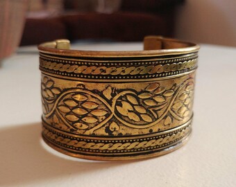 Vintage Brass Cuff Bracelet // World Traveler Bracelet // Intricate Design //