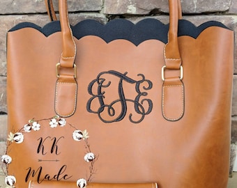 Monogrammed bag, monogrammed purse, monogrammed wallet, scallop purse, personalized bag, mother's day gift, bridal party gift, bridesmaid