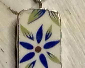 BROKEN CHINA 1967 Vintage Necklace/Pendant, Retro, Recycled Dish