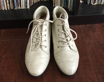 Women's Vintage White Genuine Leather 90's Lace-Up Booties/ Ankle Boots/ Granny Boots Size 7