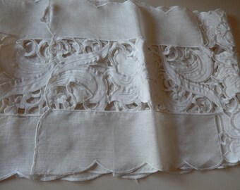 LINEN TABLE RUNNER