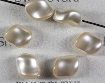 10 pcs Swarovski Crystal Pearl 5826 Curve Twisted Pearl 9mm x 8mm - Creamrose Light