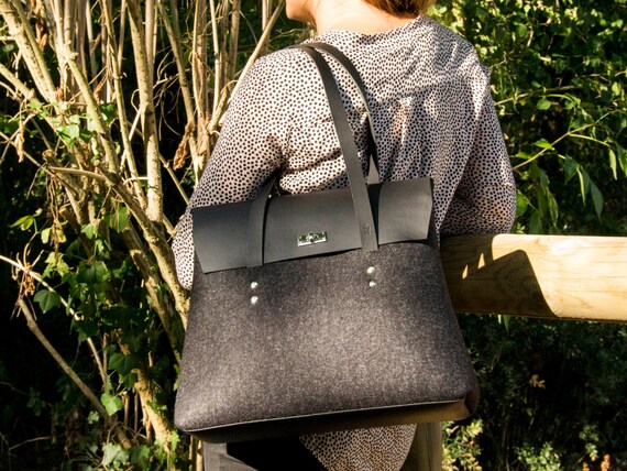 Felt and leather LARGE FLAP BAG / charcoal and black / elegant bag / felt bag / leather straps / tote bag / 100% wool felt / made in Italy