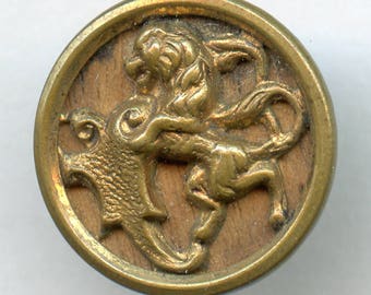 Victorian Picture Button Large RAMPANT LION Antique 11/16" Wood Back Background 4521