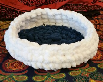 CuddleBucketDesigns Cat and Small Dog Bed