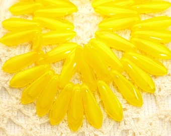 Sunflower Yellow Dagger Czech Glass Beads (25 or 50 beads) - 0783/DAG
