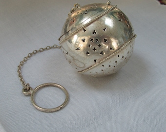 VINTAGE - From England - Sterling Silver Tea Ball Infuser