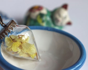 Terrarium necklace - Botanical jewelry - Glass orb pendant - Dried flower necklace - Terrarium jewelry - Real flowers glass pendant