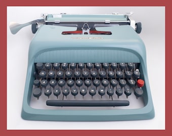 MINT 1961 Underwood Olivetti Studio 44 Typewriter (pica)