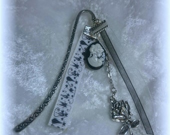 Bookmark - black and white display
