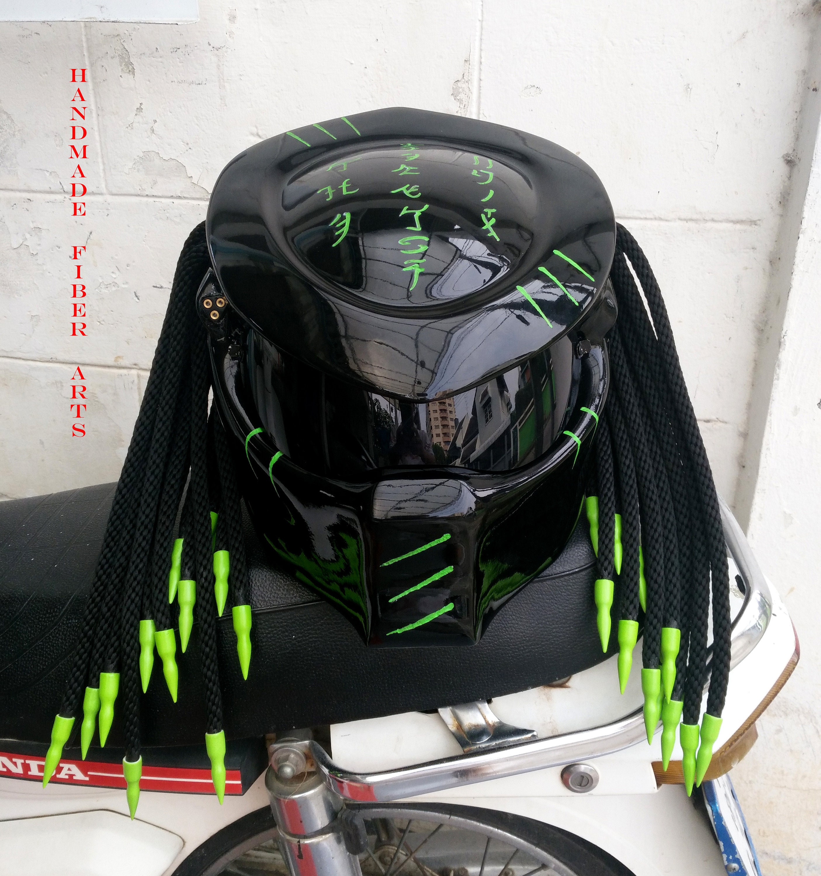 Predator Motorcycle Helmet With Dreads