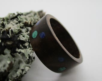 WOOD RING walnut with lapis lazuly and malachite dots