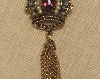 Pretty vintage amethyst crystal simulated turquoise pearl dangling tassel crown pin brooch
