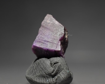 Sugilite Rough Gem Purple Gemstone Lapidary Cabbing Wire Wrapping Excellent Color Wessels Mine