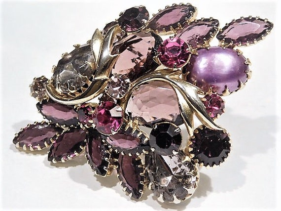 Rhinestone Brooch / Mid Century Brooch