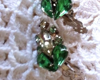 VINTAGE RHINESTONE EARRINGS, 50'S Rhinestone Earrings, Green Rhinestone Earrings, Clear Rhinestone Earrings, Clip-on Rhinestone Earrings