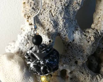 Paper with black and gold tassel ball