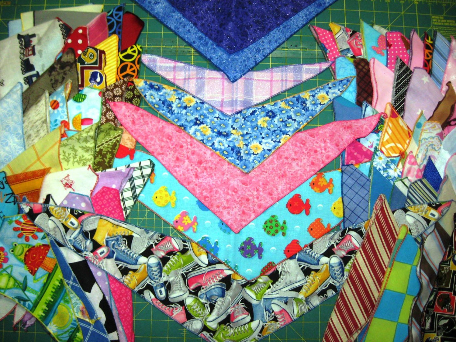 100 Medium DOG GROOMING BANDANNAS Everyday Pet Scarf Bandana