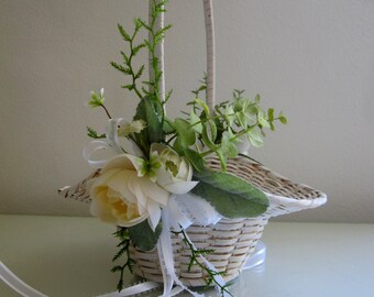 Flower Girl Basket, White Wicker Basket, Rustic Wedding, Easter Basket, White Woven Basket, Vintage Basket, Flower Basket, Small Basket