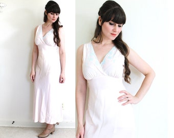 1940s Nightgown / 40s Pink Satin Embroidered Nightgown