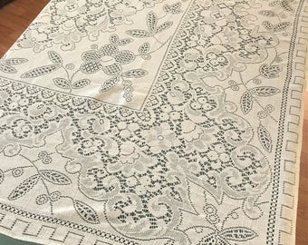 Lace Tablecloth Cream Color, Vintage Cream Lace Cloth Tablecloth, Vintage Lace Table Linens, 64 x 69 Inch Light Cream Lace Tablecloth