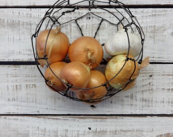 Wire Basket, Wall Hanging Basket, Farmhouse Style, Vintage Style Round, Kitchen