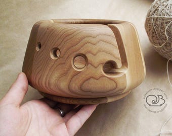 Wooden yarn bowl, yarn holder, large yarn bowl, wood yarn organizer, knitting accessories, crochet accessories,natural wood, geometric, gift