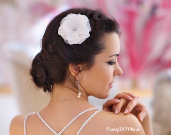 Bridlal flower hairpiece, Wedding hair flower, silk hair flower, ivory flower, boho wedding- Tallullah
