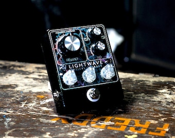 Monolithic Machines - Lightwave optical tremolo effects pedal