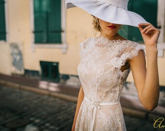 SALE! Lace wedding dress, with lace drail, open back