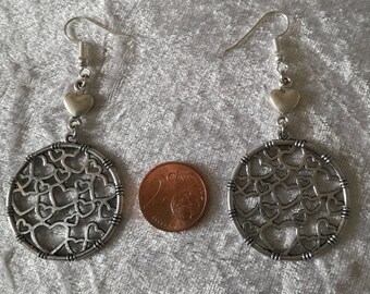 Hearts in a round earrings