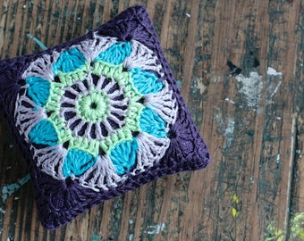 Linen pincushion - crochet motif