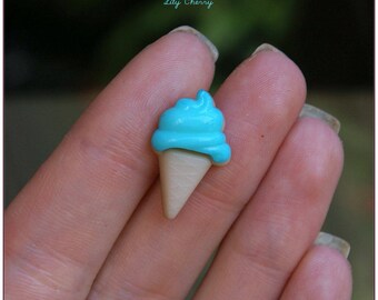 Ice blue x 6 plastic buttons