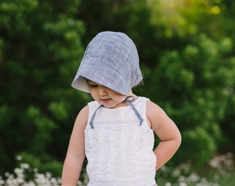 baby bonnet // baby sun bonnet // reversible bonnet // baby hat // baby sun hat // sunbonnet // chambray bonnet