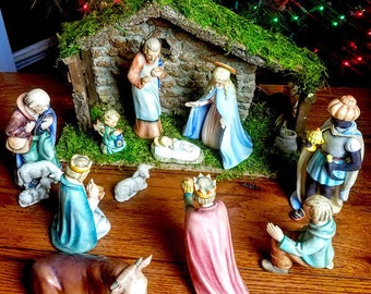 Goebel Hummel 11 piece Nativity Set