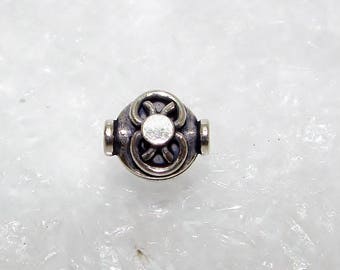181 - Pearl silver puck 10.00 mm, big dots. Money first.